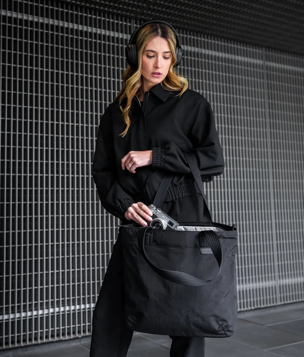 Flight Tote (M)