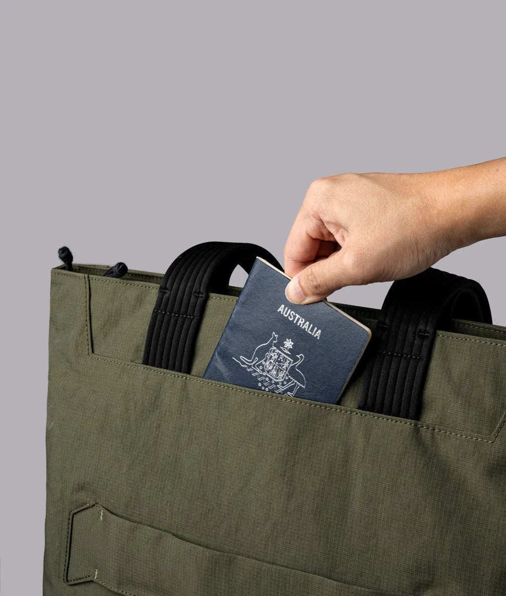 Flight Tote (M)