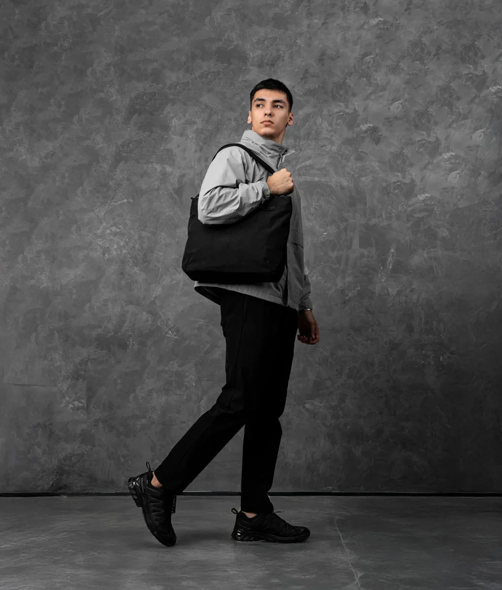 Flight Tote (M)