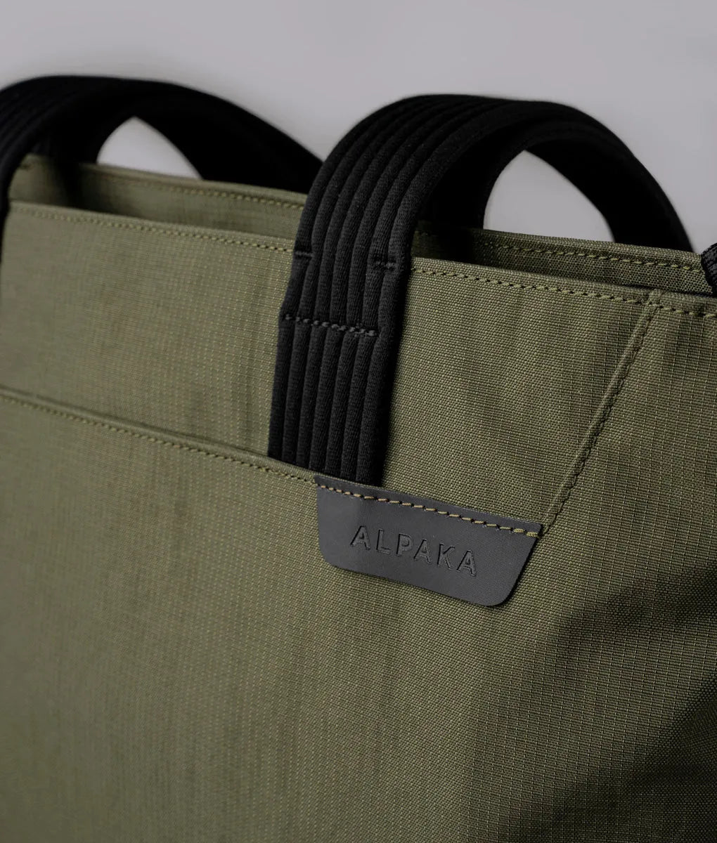 Flight Tote (M)