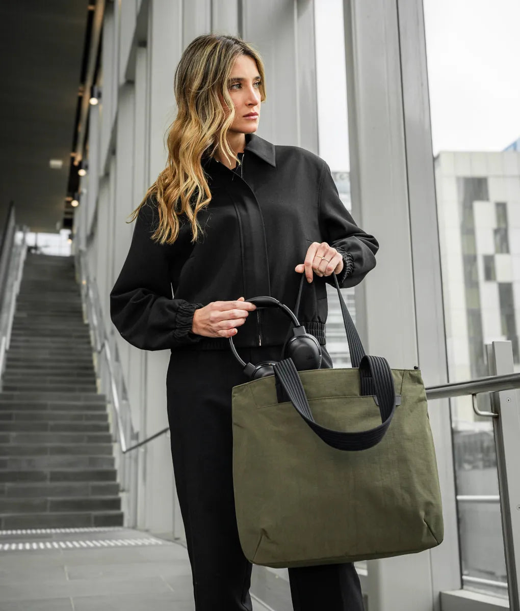 Flight Tote (M)
