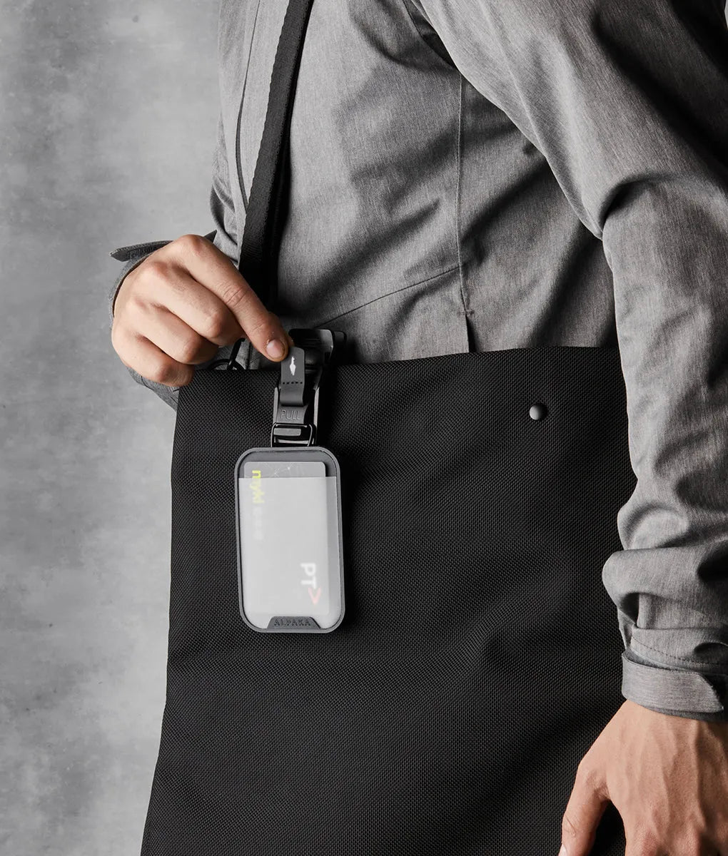 HUB Cardholder 磁吸式快取卡片套