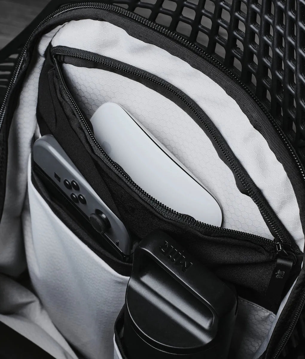 Metro Backpack 極簡都會通勤後背包 (12L)