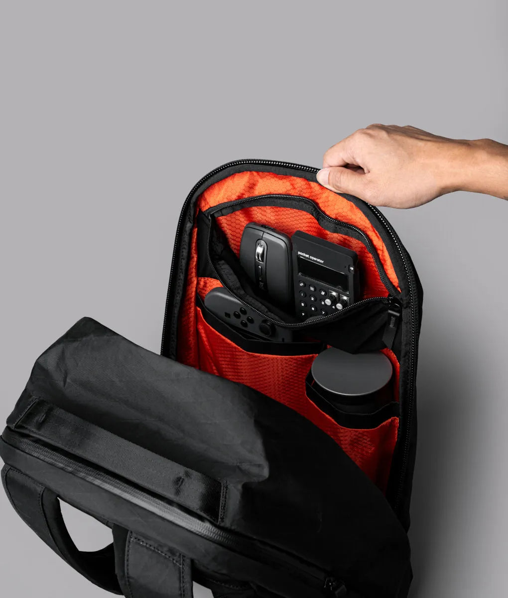 Metro Backpack Pro 專業級都會通勤後背包