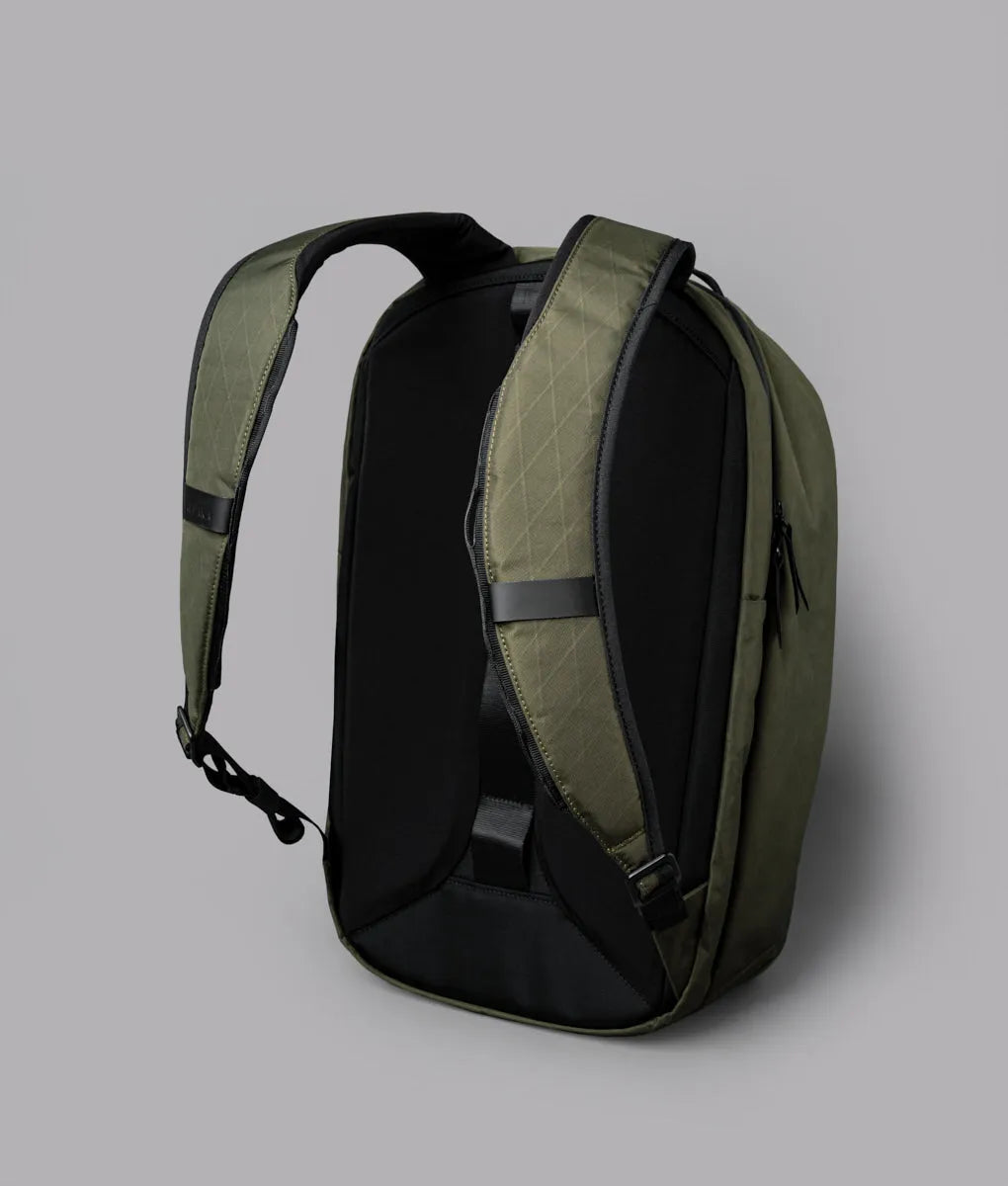 Metro Backpack Pro 專業級都會通勤後背包