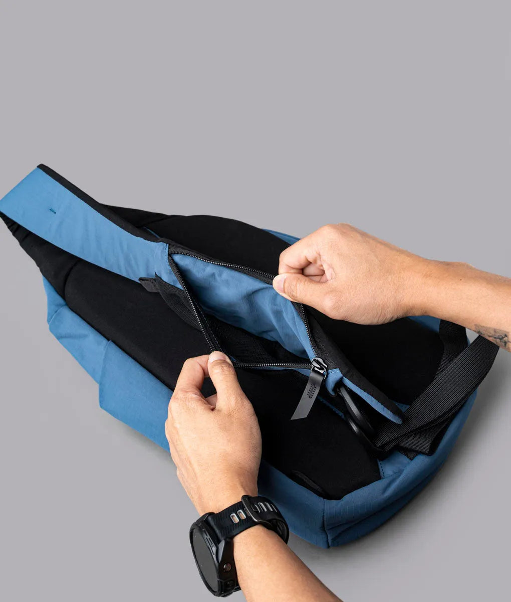 Metro Crossbody (Right)