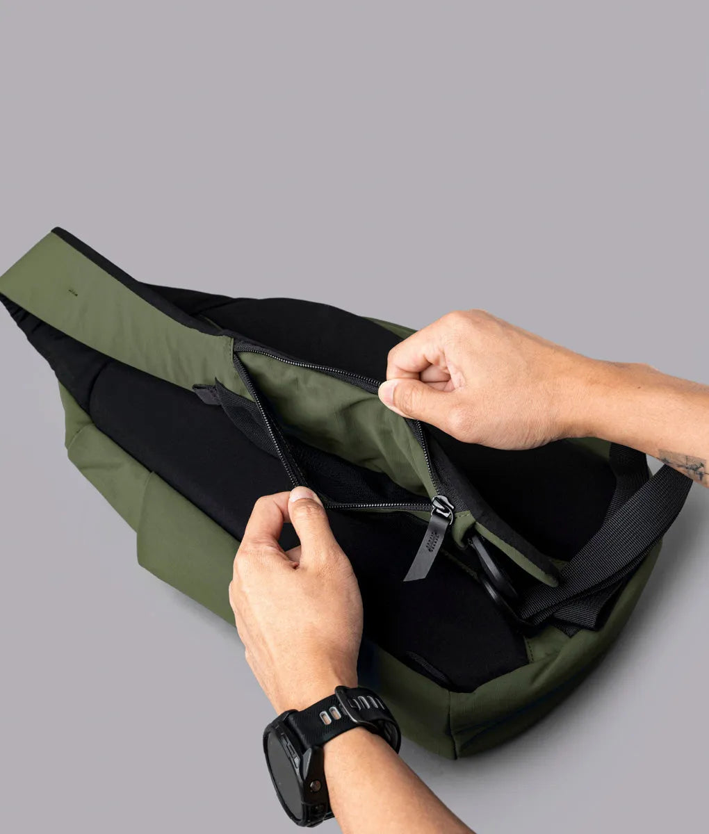 Metro Crossbody (Right)